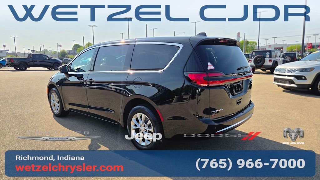 New 2027 Chrysler Pacifica Select AWD/4WD image 5