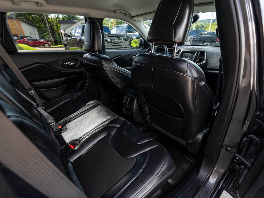Certified 2021 Jeep Cherokee Latitude Plus AWD/4WD image 30