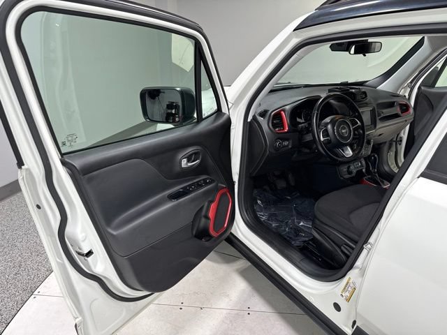 Used 2018 Jeep Renegade Trailhawk w/ Cold Weather Group II AWD/4WD image 8