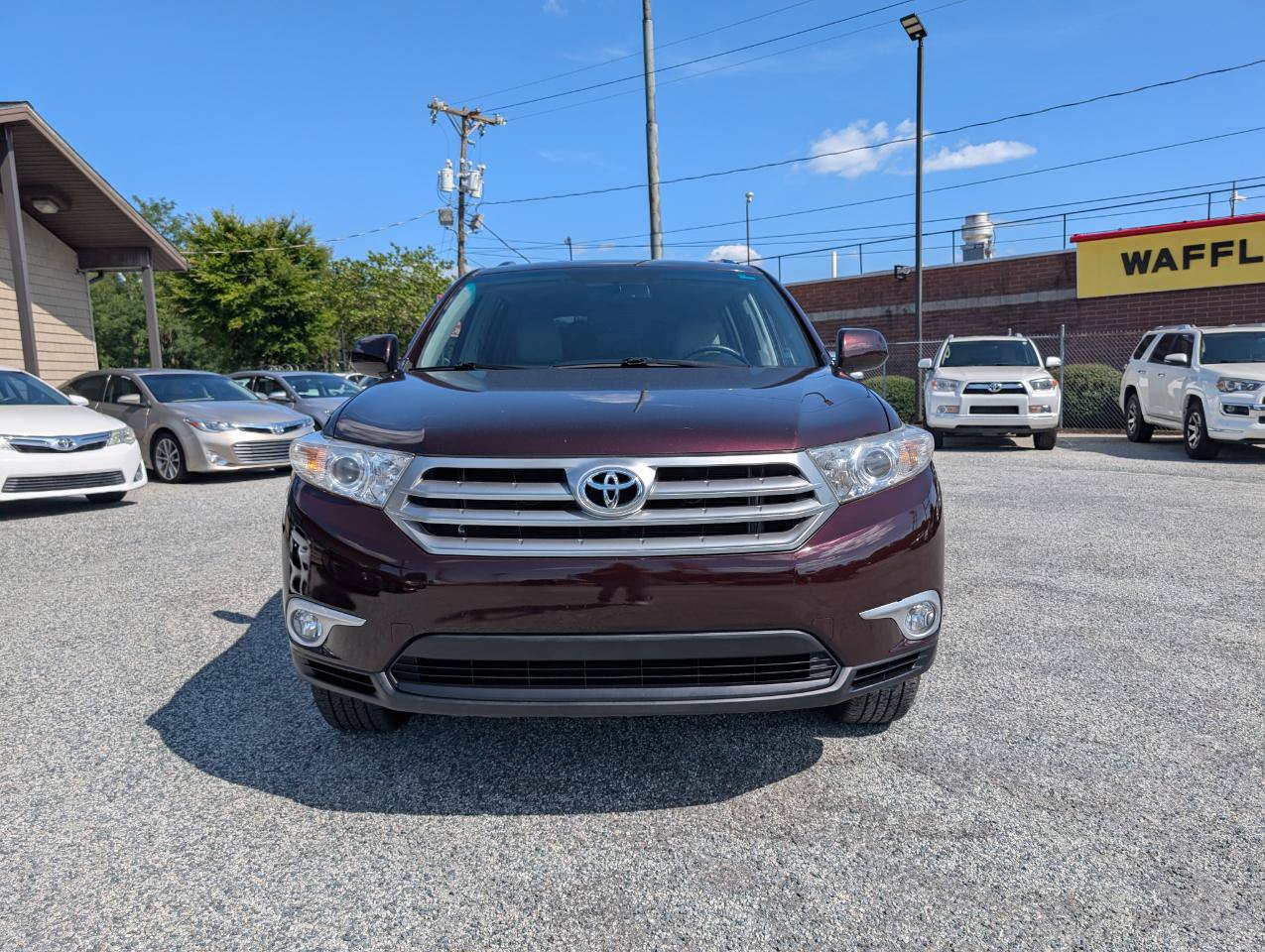 Used 2012 Toyota Highlander SE w/ Tow Pkg FWD image 2