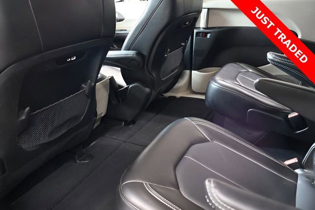 Used 2024 Chrysler Pacifica Touring-L image 18