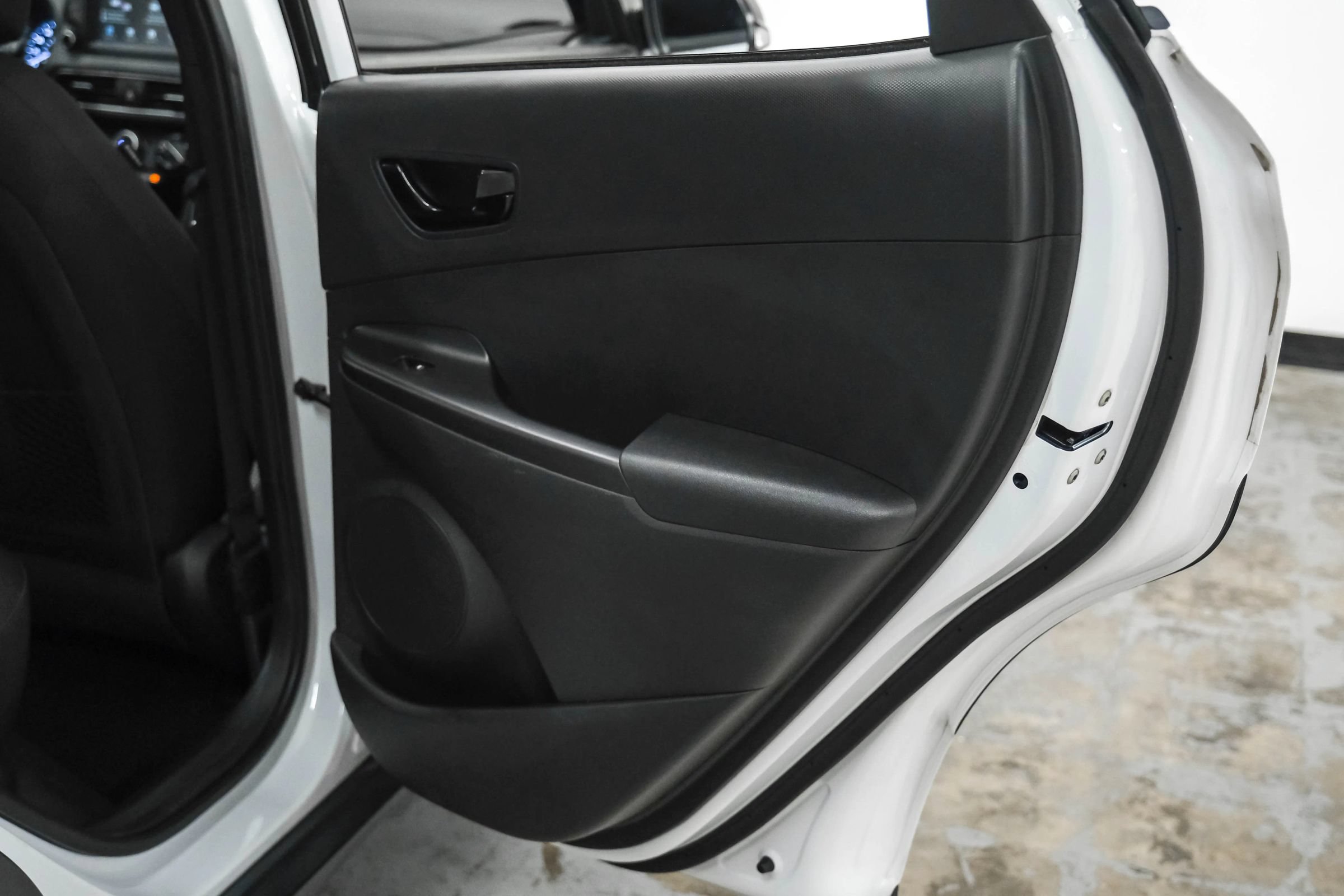 Used 2021 Hyundai Kona Night FWD image 33