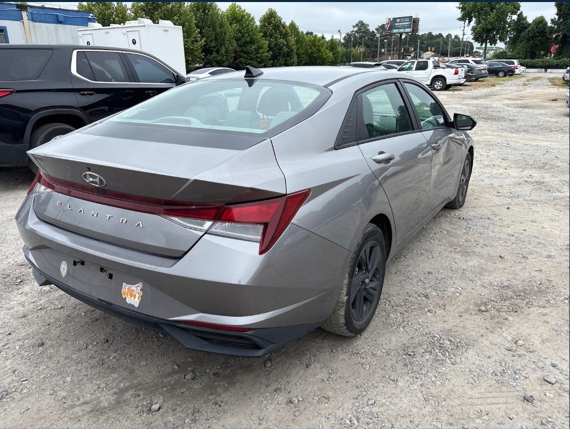 Used 2022 Hyundai Elantra SEL w/ Convenience Package FWD image 8