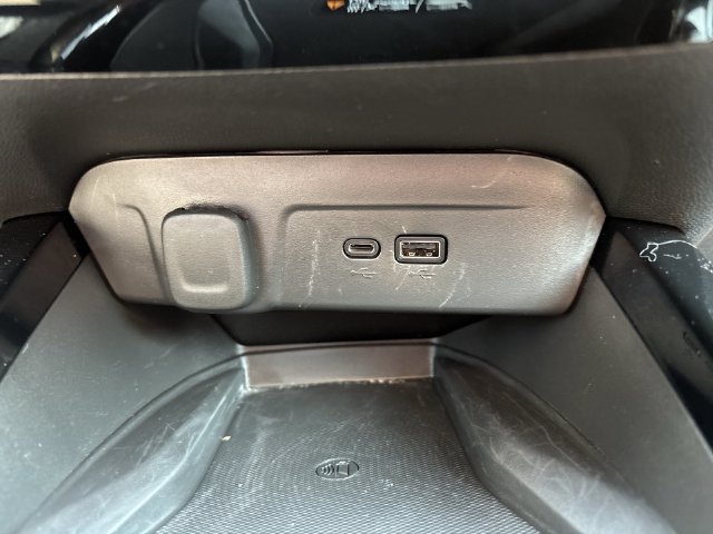 Used 2025 Chevrolet Trax RS w/ Sunroof Package FWD image 26