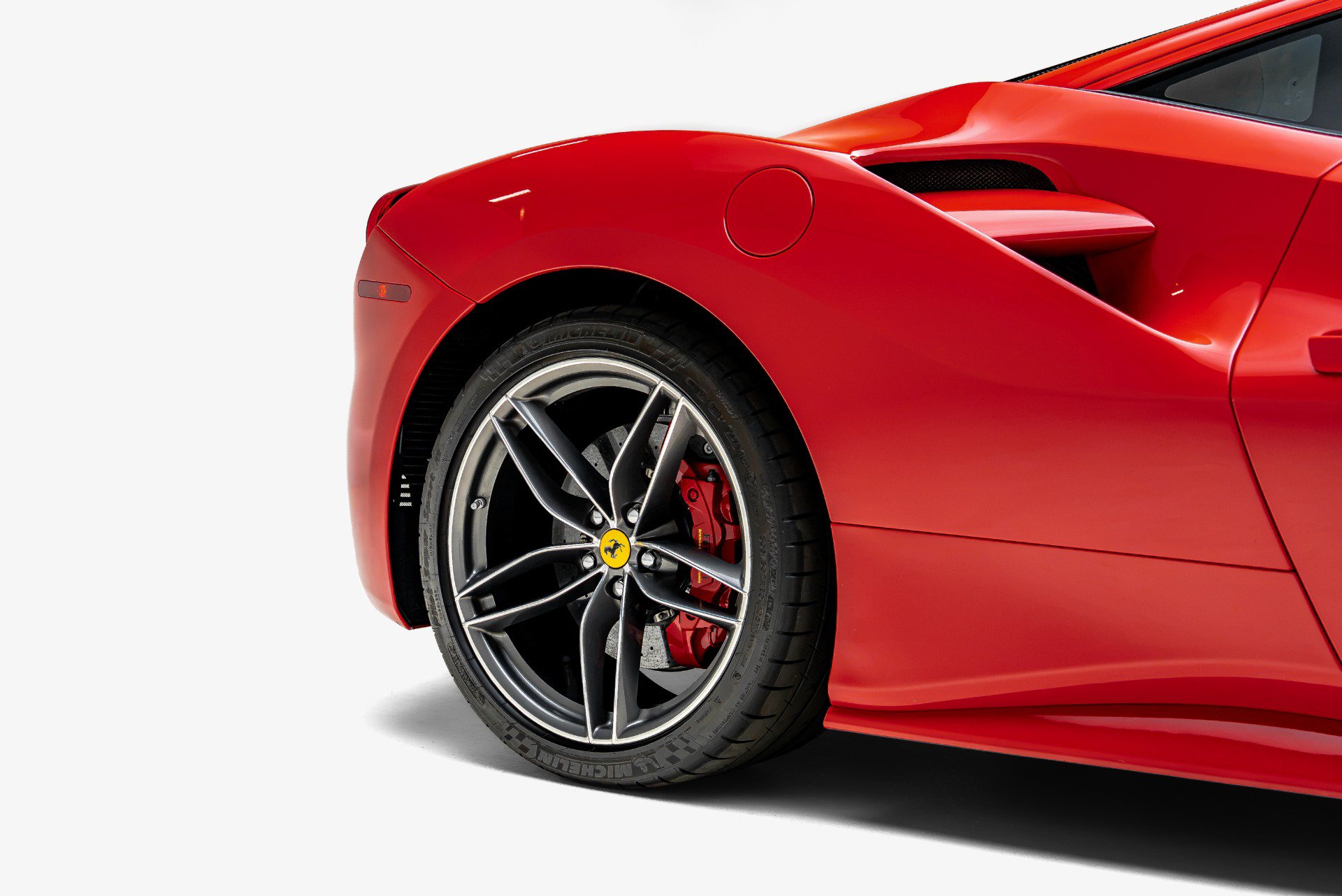 Used 2018 Ferrari 488 GTB RWD image 16