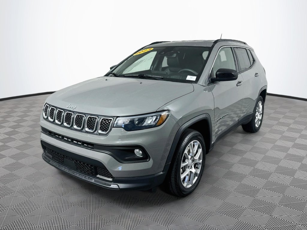 Used 2023 Jeep Compass Latitude AWD/4WD image 5