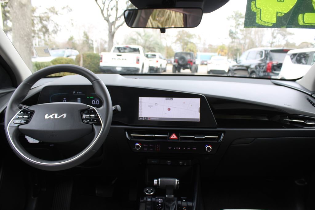 Certified 2024 Kia Niro EX image 24