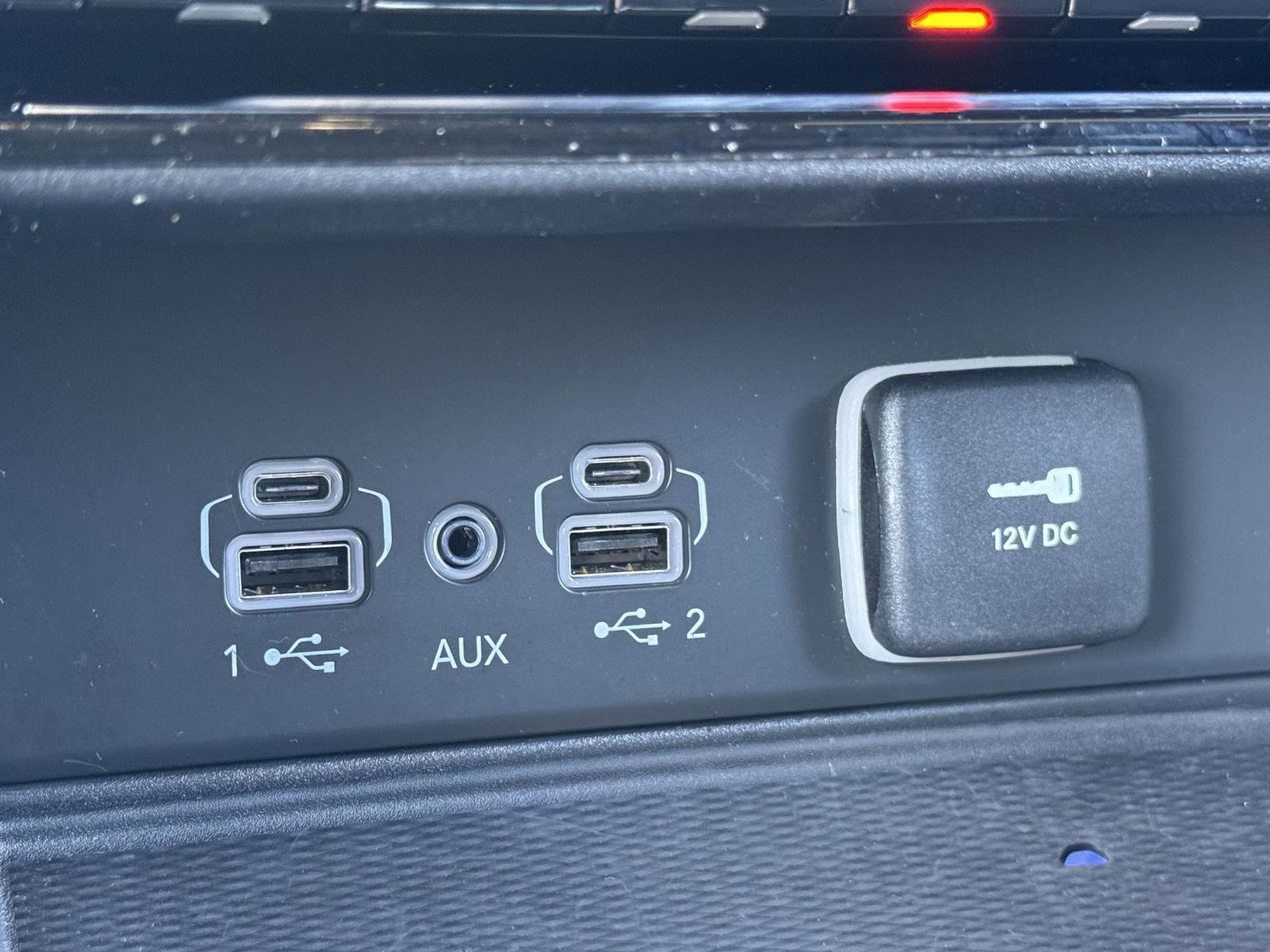Used 2025 Jeep Grand Cherokee Altitude AWD/4WD image 6