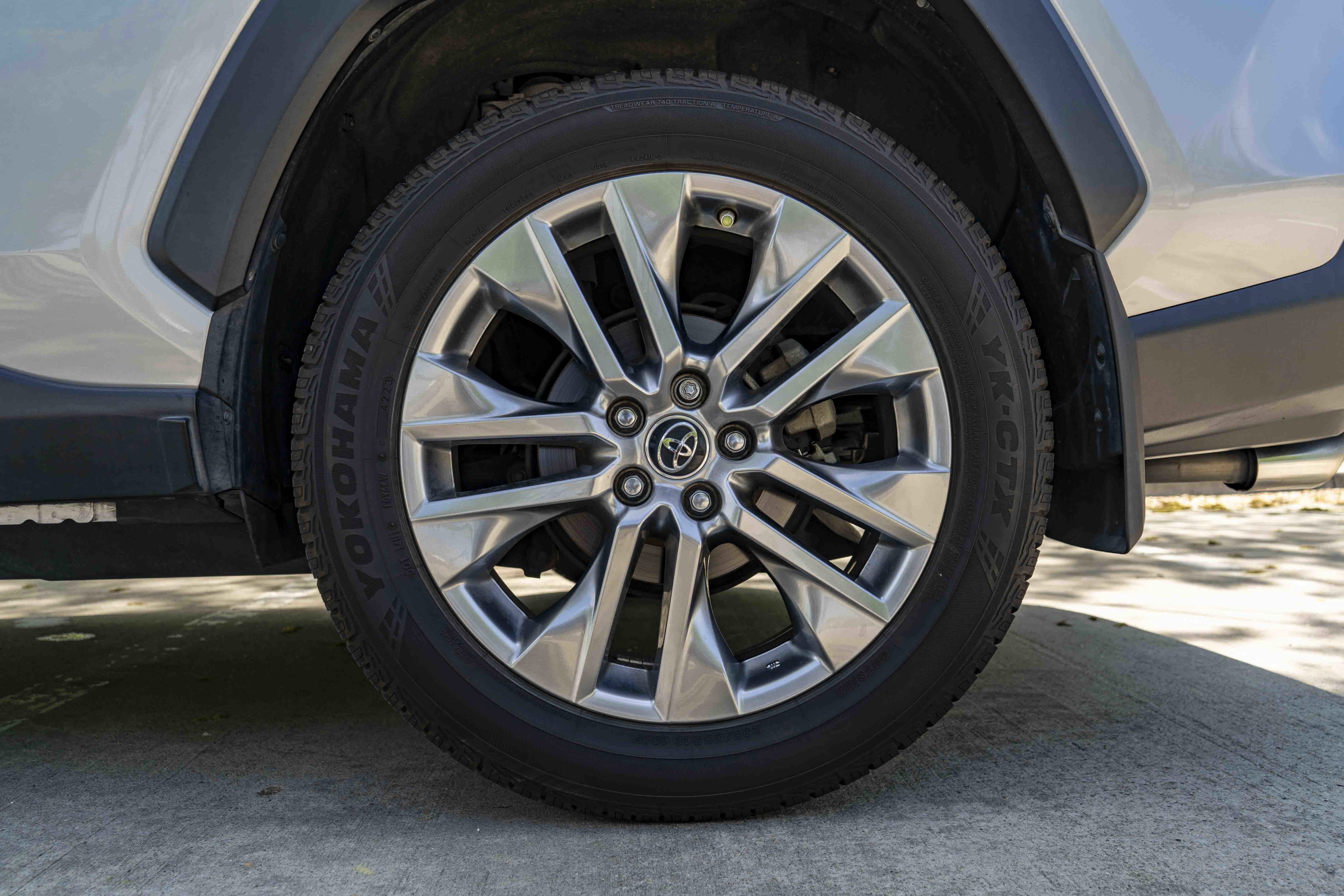 Used 2019 Toyota RAV4 XLE Premium image 15