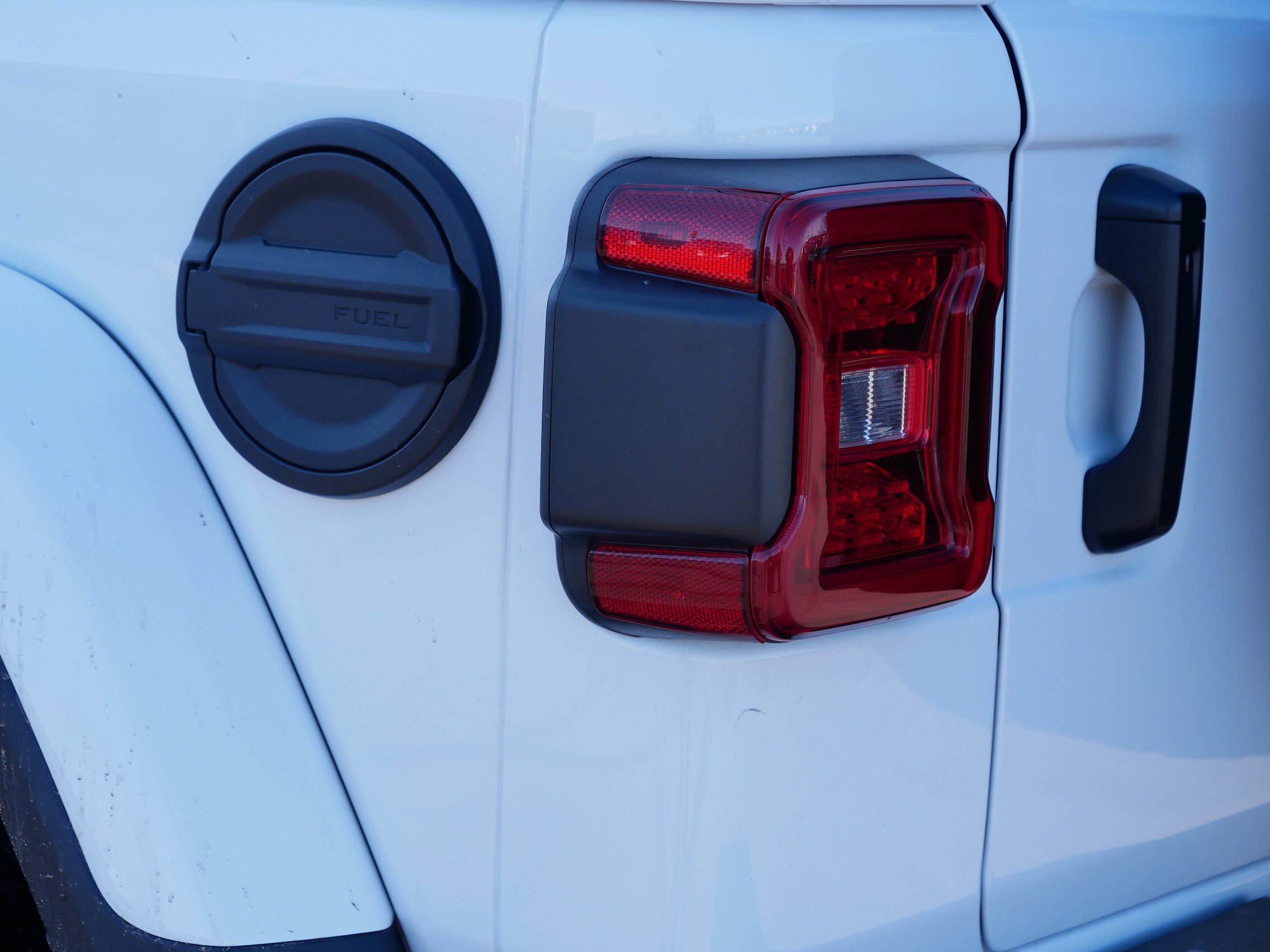 Used 2024 Jeep Wrangler Sahara w/ Technology Group image 17