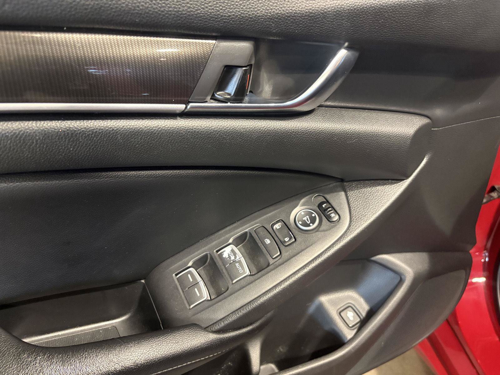 Used 2018 Honda Accord Sport image 12