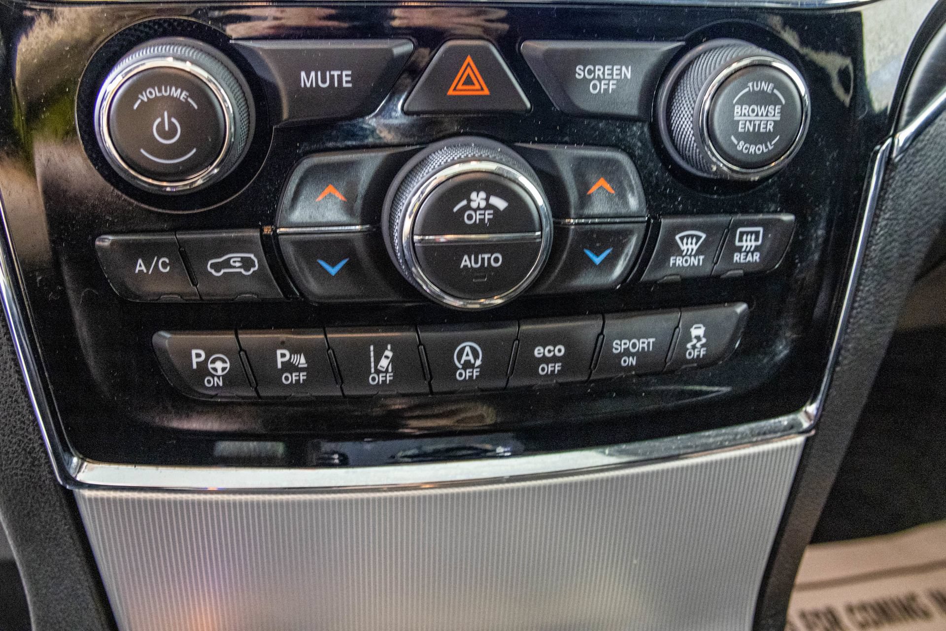 Used 2019 Jeep Grand Cherokee Summit w/ Platinum Series Group AWD/4WD image 30