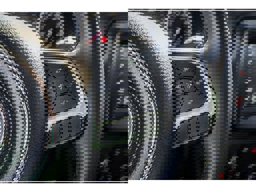 Used 2018 Jeep Renegade Latitude w/ Popular Equipment Group image 13