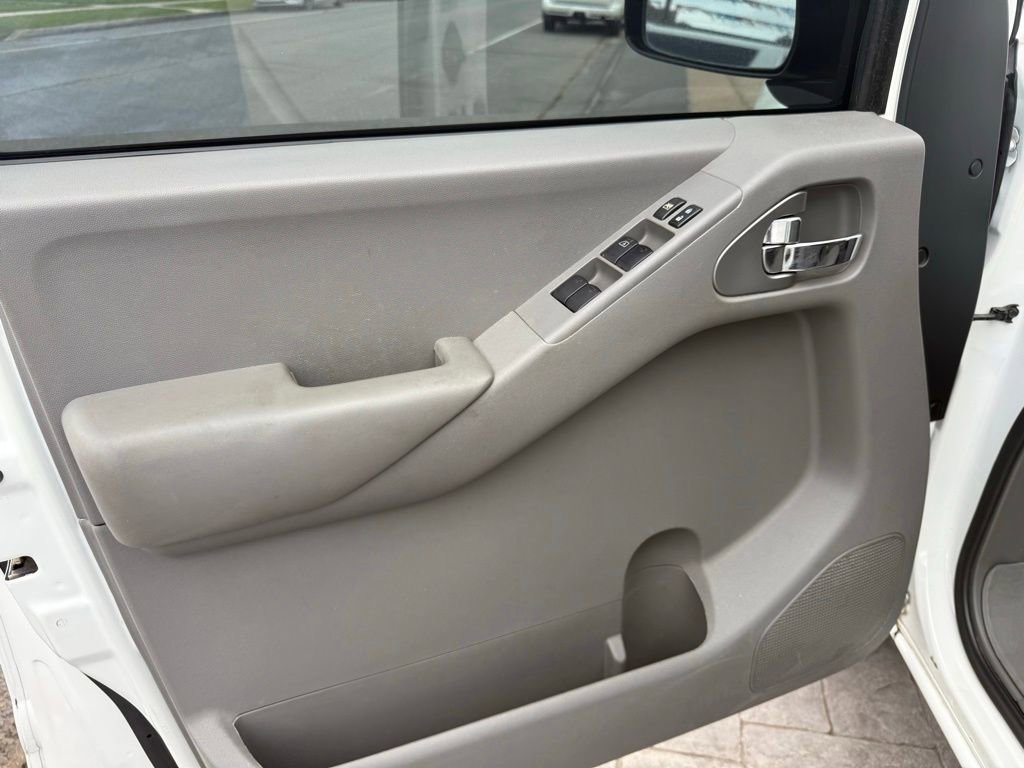 Used 2014 Nissan Frontier SV RWD image 9