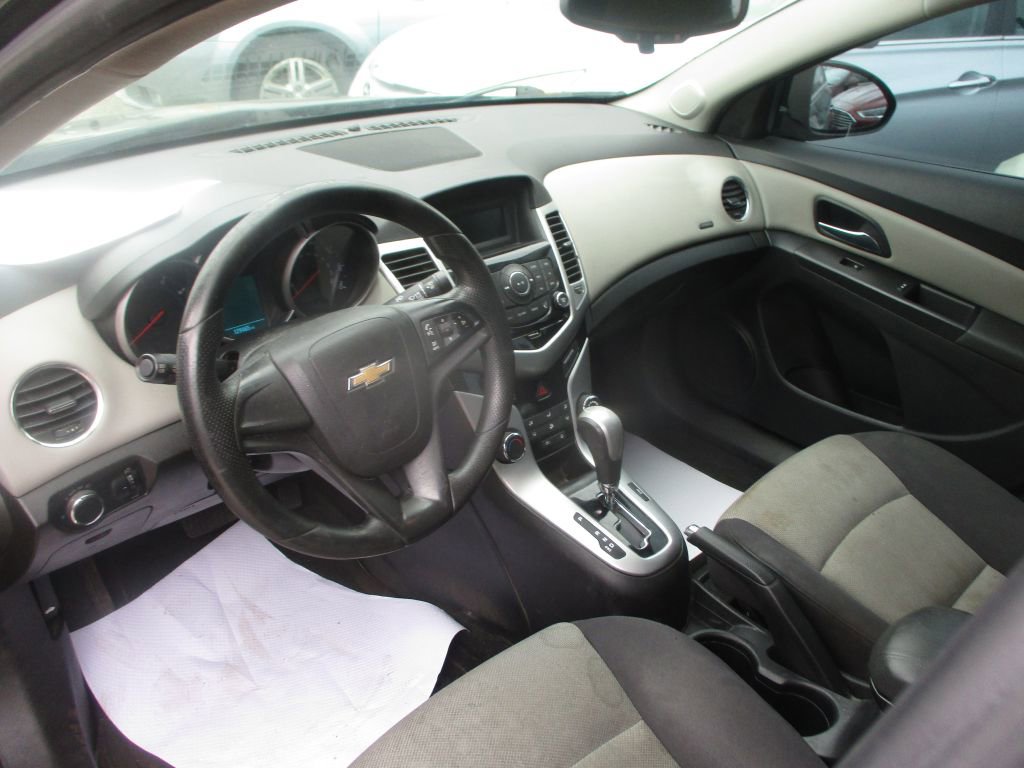 Used 2015 Chevrolet Cruze LS image 12