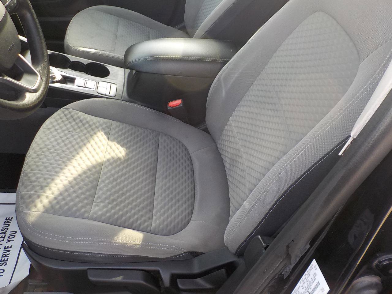 Used 2021 Ford Escape SE w/ SE Sport Appearance Package image 15