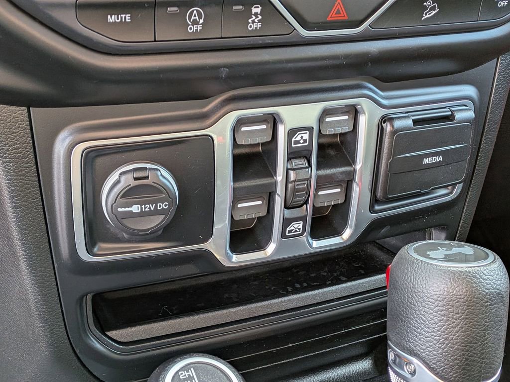 Used 2020 Jeep Wrangler Unlimited Sahara AWD/4WD image 23