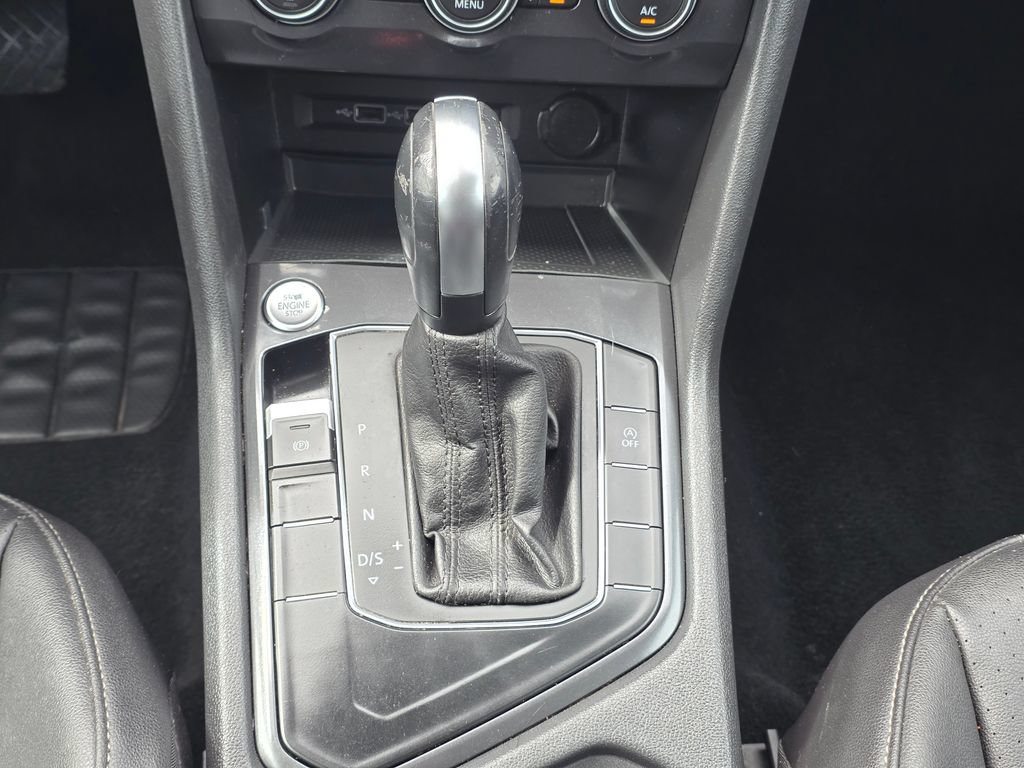 Used 2020 Volkswagen Tiguan SE FWD image 16