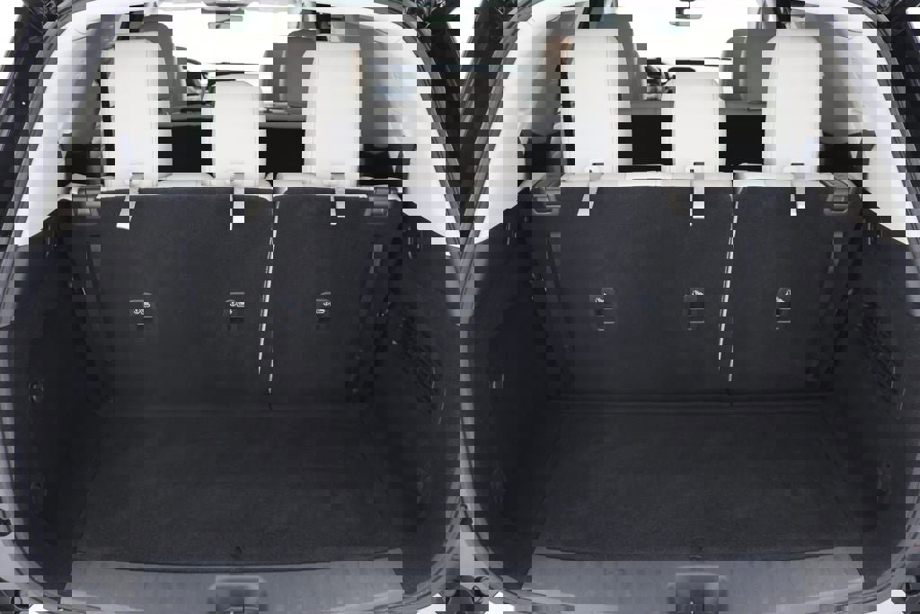 Used 2024 Nissan Pathfinder SL w/ Black Appearance Package image 27