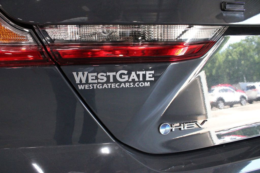 Used 2025 Toyota Camry SE image 39