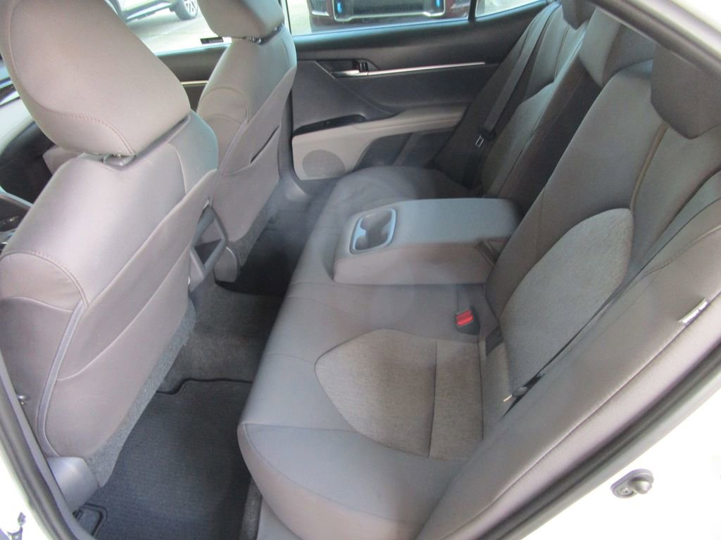 Used 2020 Toyota Camry LE image 15