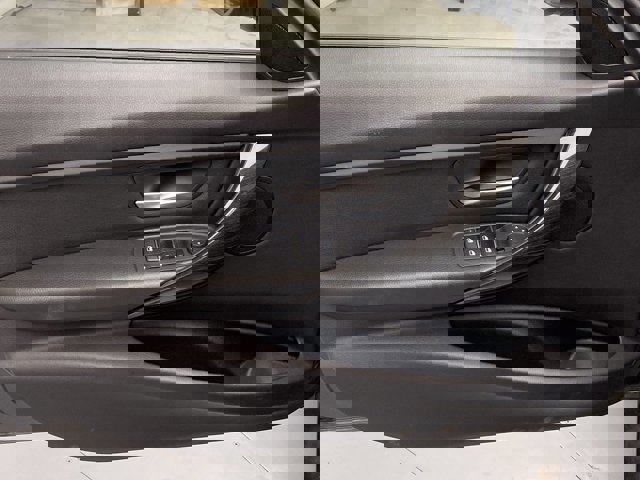 Used 2017 BMW 320i xDrive Sedan image 9