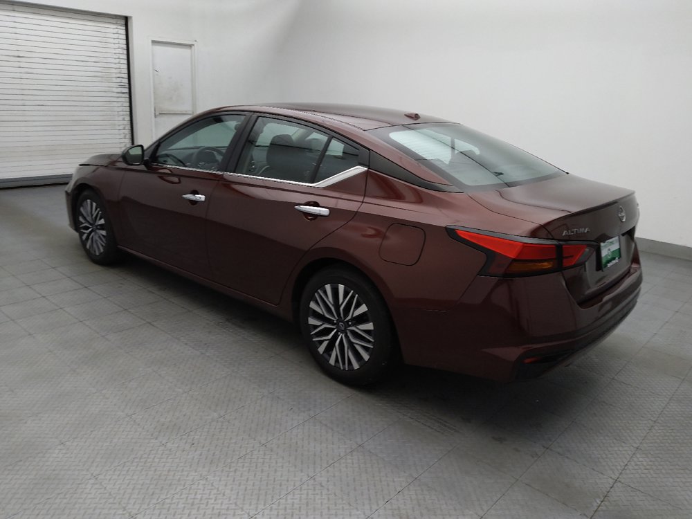 Used 2024 Nissan Altima 2.5 SV FWD image 3