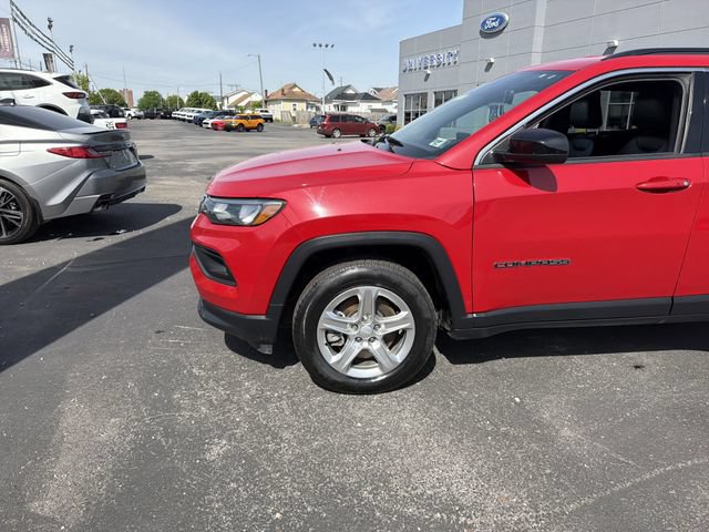Used 2024 Jeep Compass Latitude AWD/4WD image 8