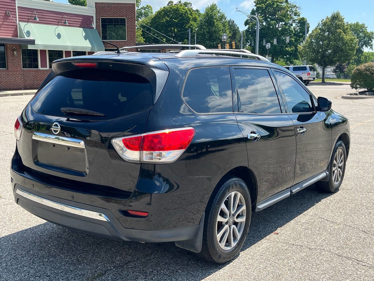 Used 2013 Nissan Pathfinder SV w/ Cargo Pkg image 9