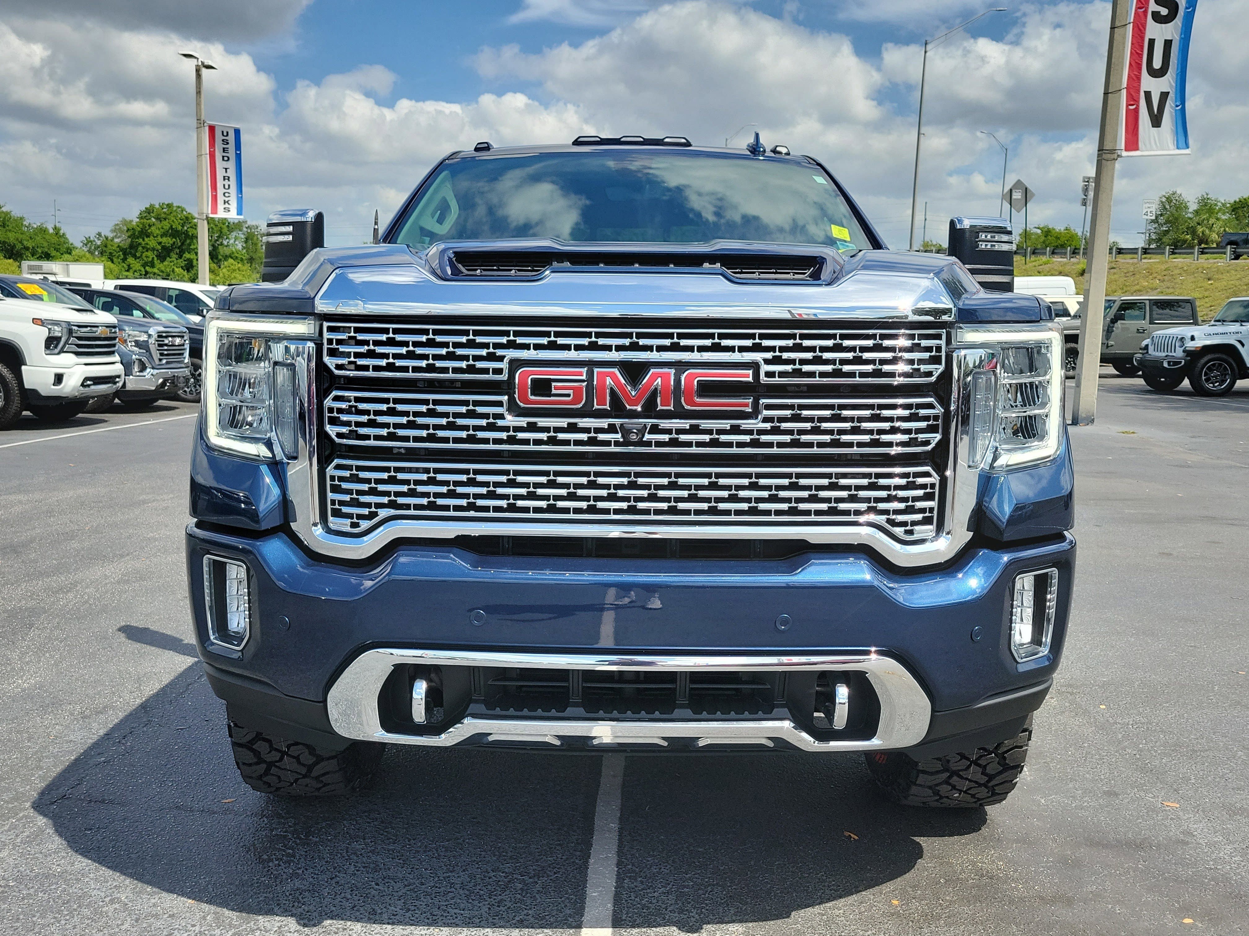 Used 2023 GMC Sierra 2500 Denali w/ Technology Package AWD/4WD image 2