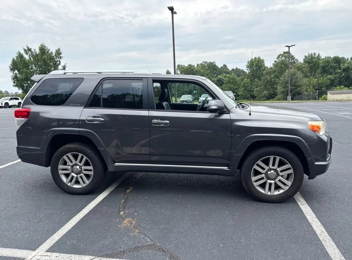 Used 2010 Toyota 4Runner Limited AWD/4WD image 2