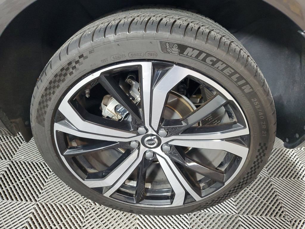 Used 2023 Volvo XC60 B5 Ultimate FWD image 13