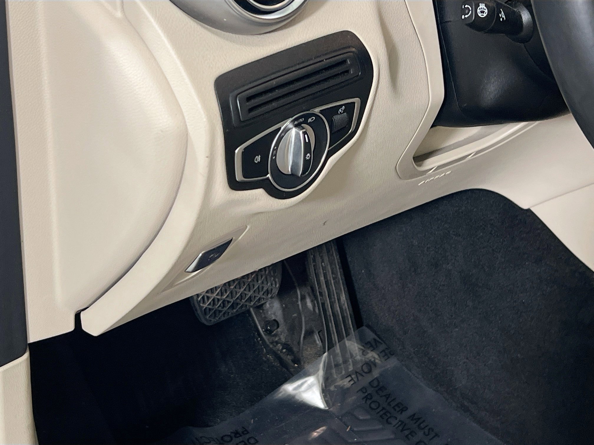 Used 2021 Mercedes-Benz GLC 300 4MATIC image 10