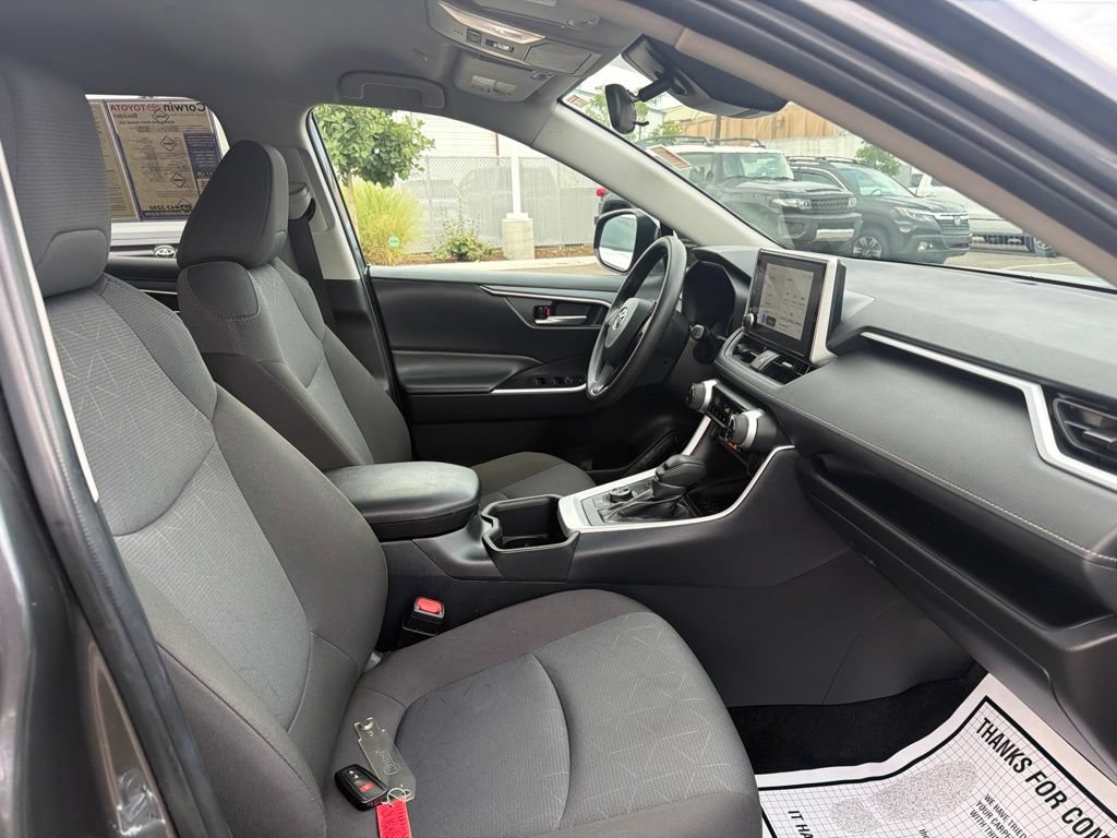 Used 2025 Toyota RAV4 XLE AWD/4WD image 12