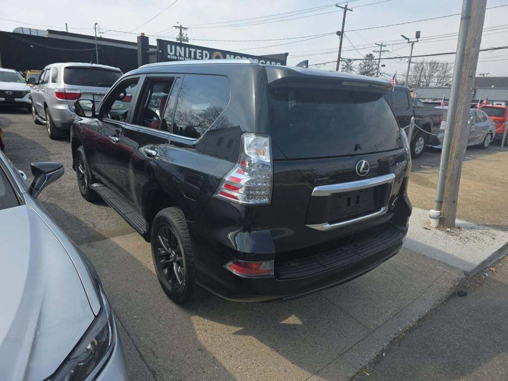 Used 2023 Lexus GX 460 Premium w/ Premium Package image 2