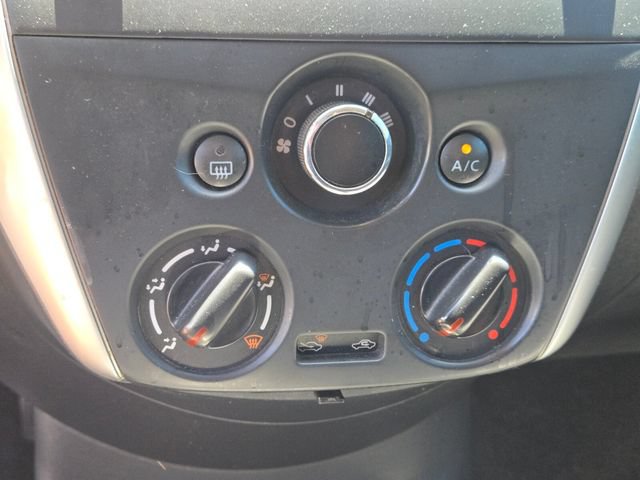 Used 2016 Nissan Versa SV w/ SV Tech Package FWD image 19