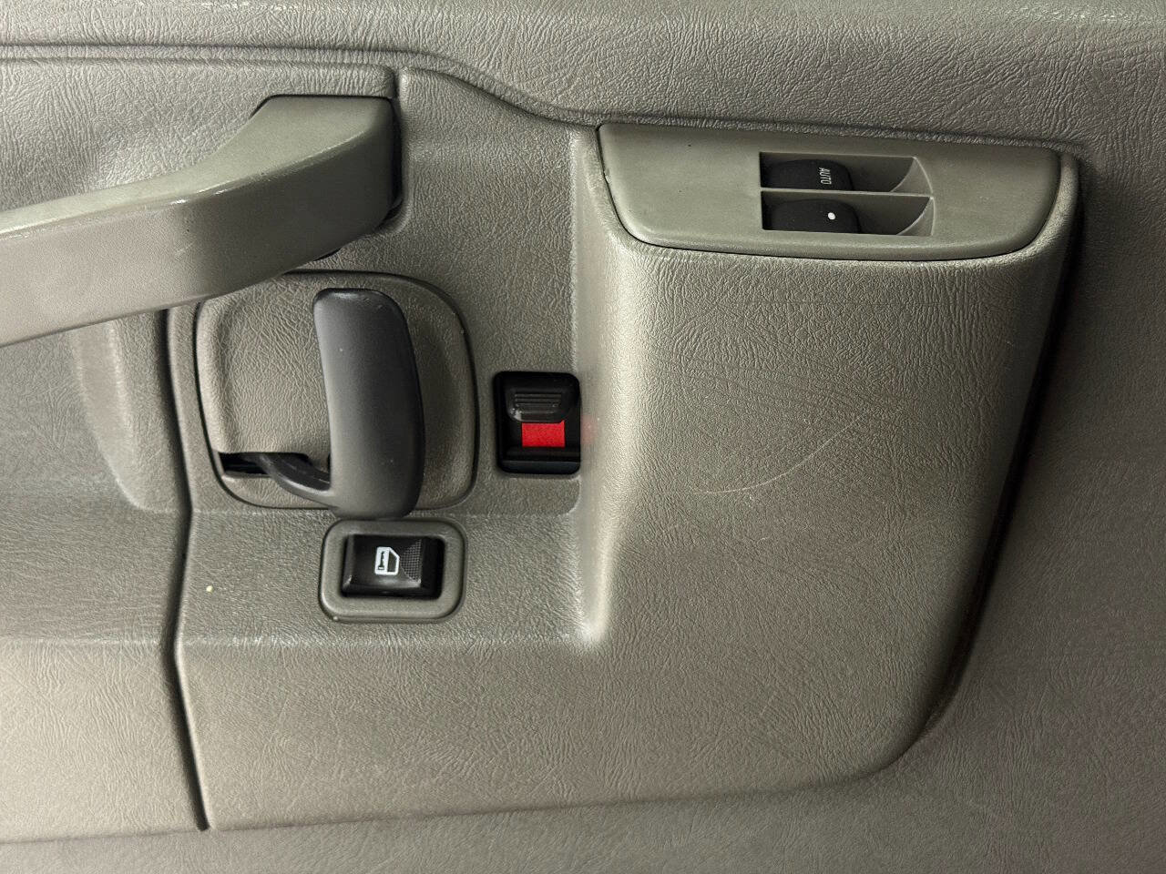 Used 2017 Chevrolet Express 2500 Extended image 54