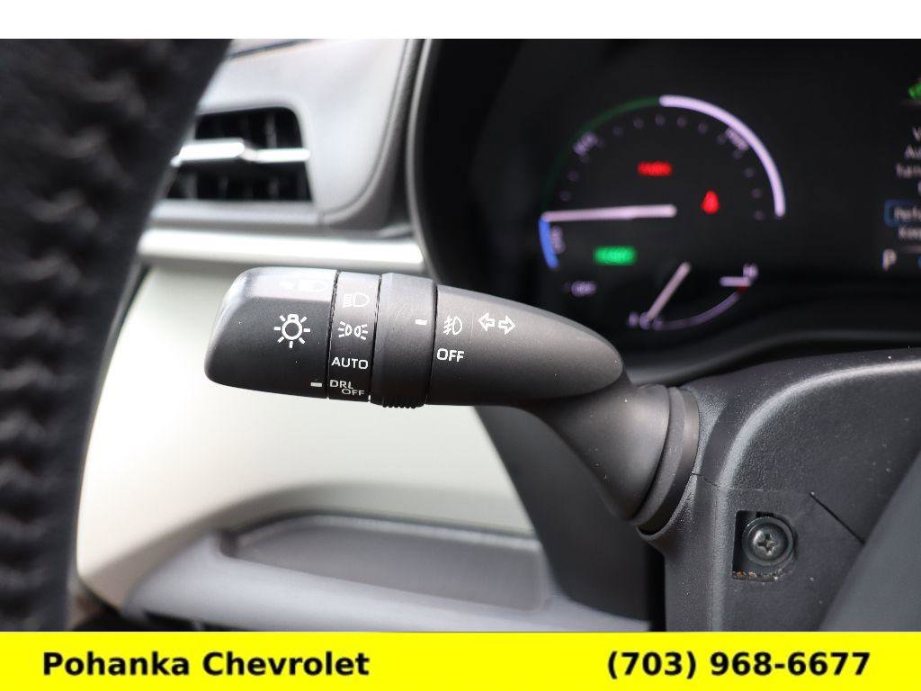 Used 2022 Toyota Sienna XLE image 10