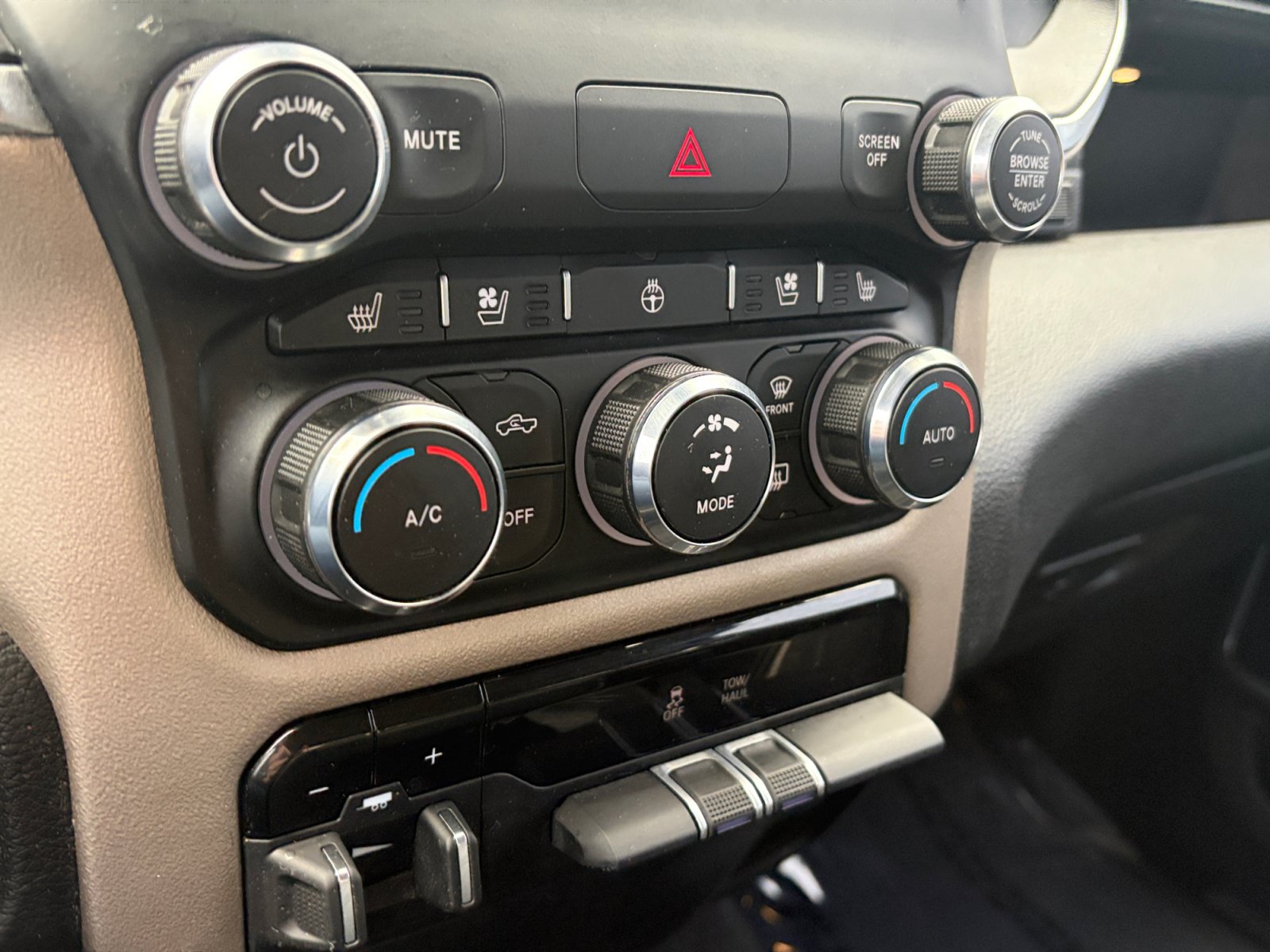 Used 2021 RAM 1500 Laramie AWD/4WD image 26