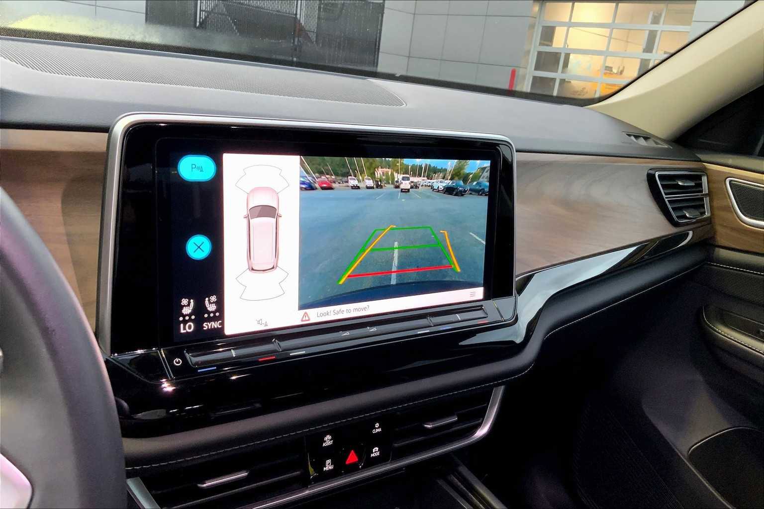 Used 2024 Volkswagen Atlas SE image 27