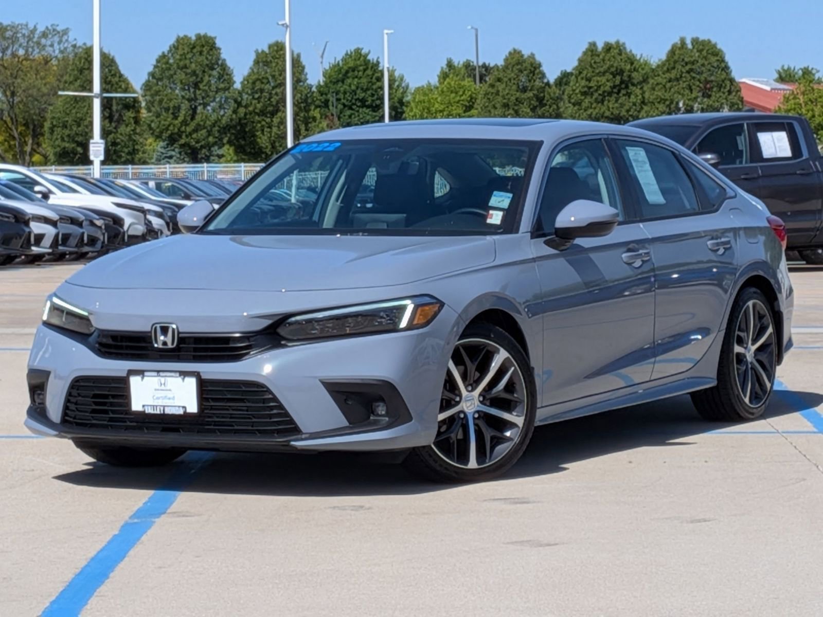 Used 2022 Honda Civic Touring image 2