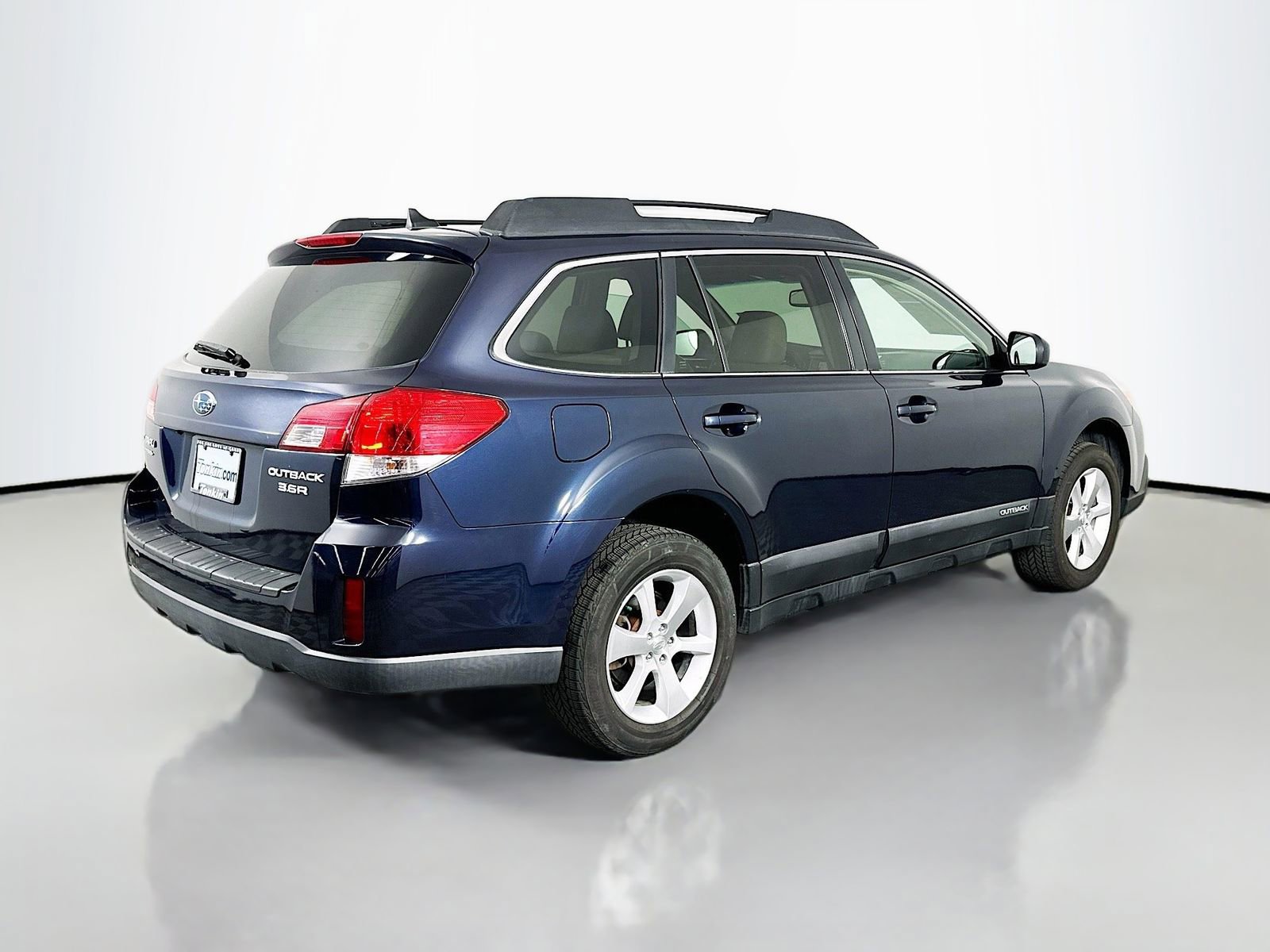 Used 2014 Subaru Outback 3.6R Limited AWD/4WD image 9