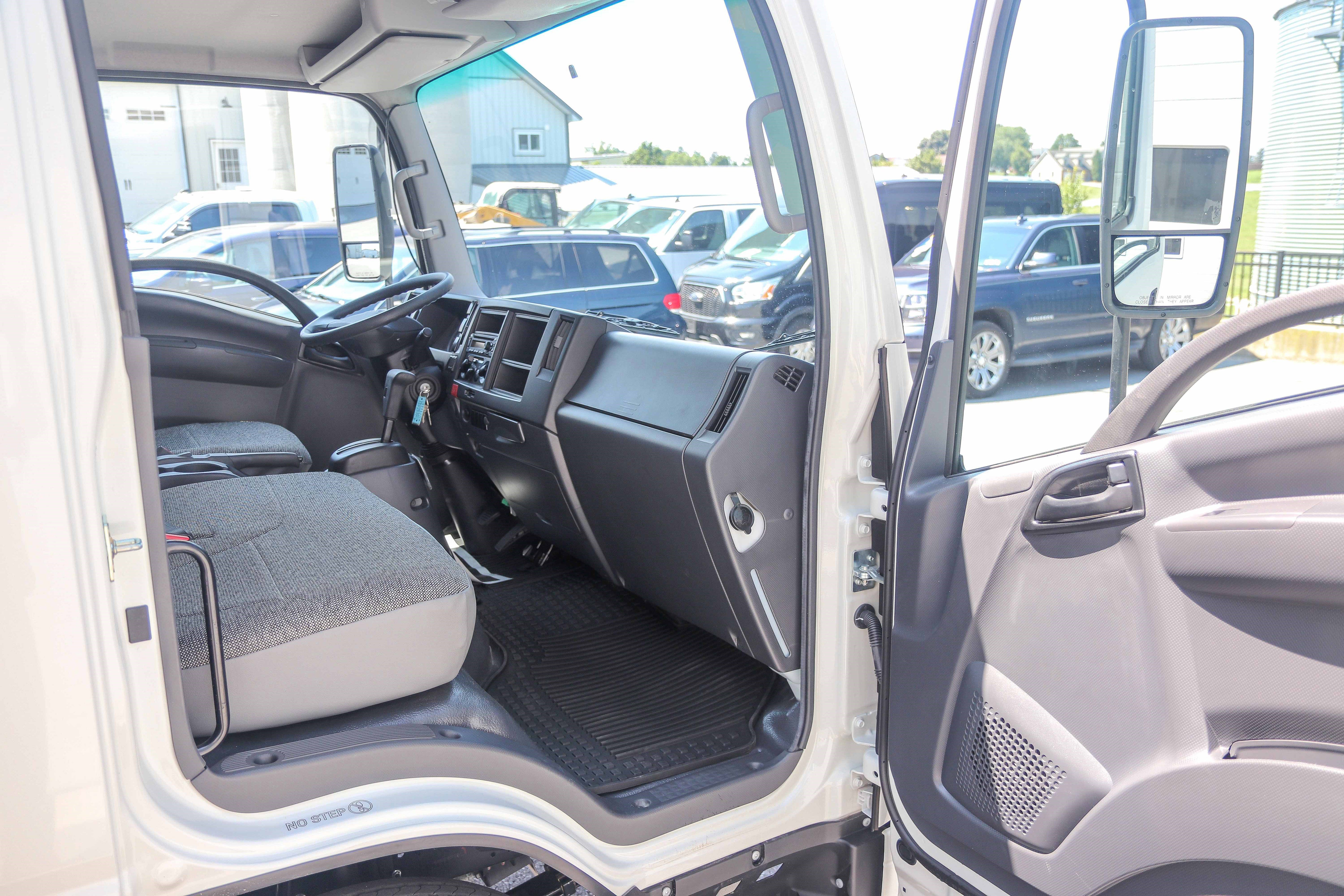 Used 2024 Isuzu NPR image 16