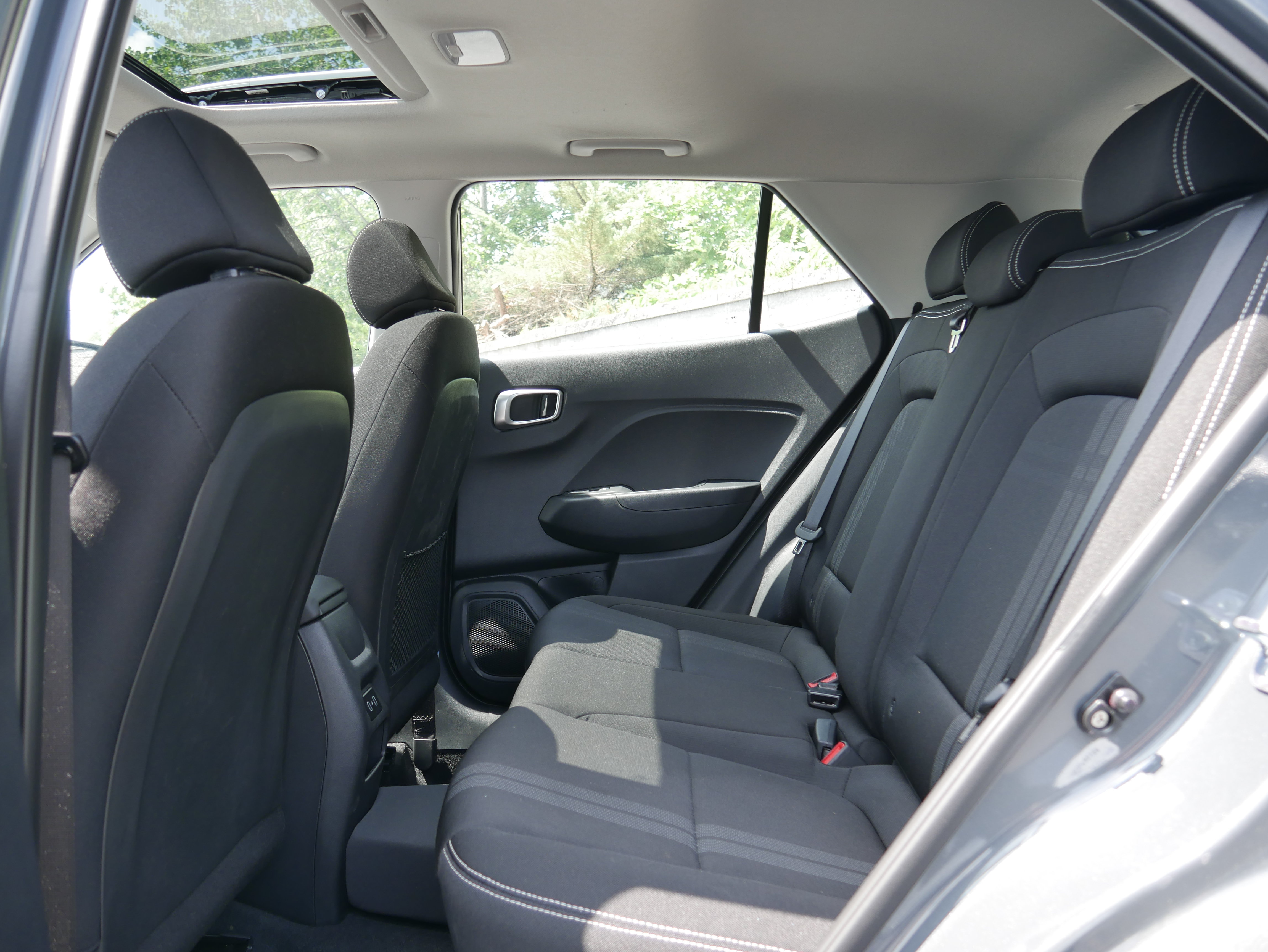 Used 2025 Hyundai Venue SEL FWD image 14