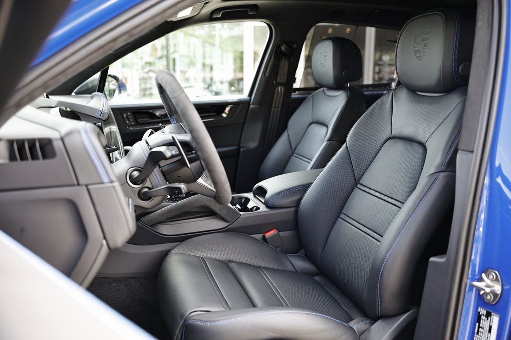 New 2025 Porsche Cayenne GTS image 5