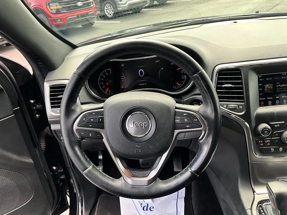 Used 2018 Jeep Grand Cherokee Laredo AWD/4WD image 32