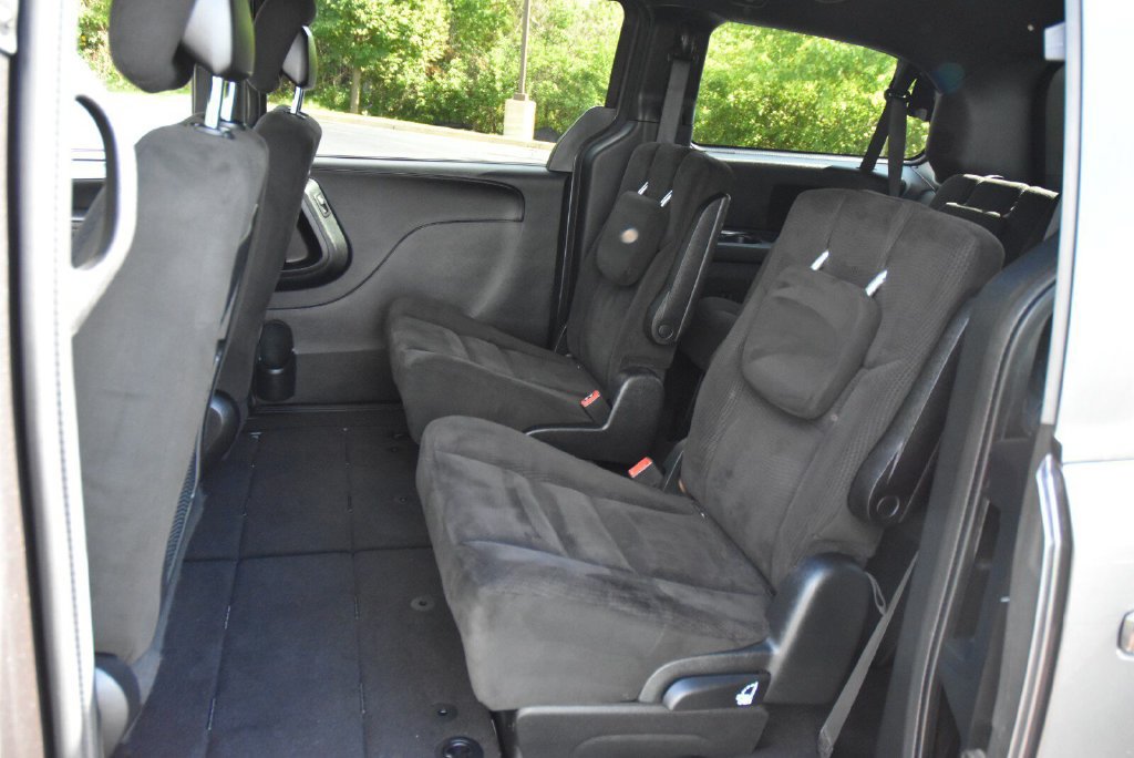 Used 2015 Dodge Grand Caravan SXT w/ Blacktop Package FWD image 27