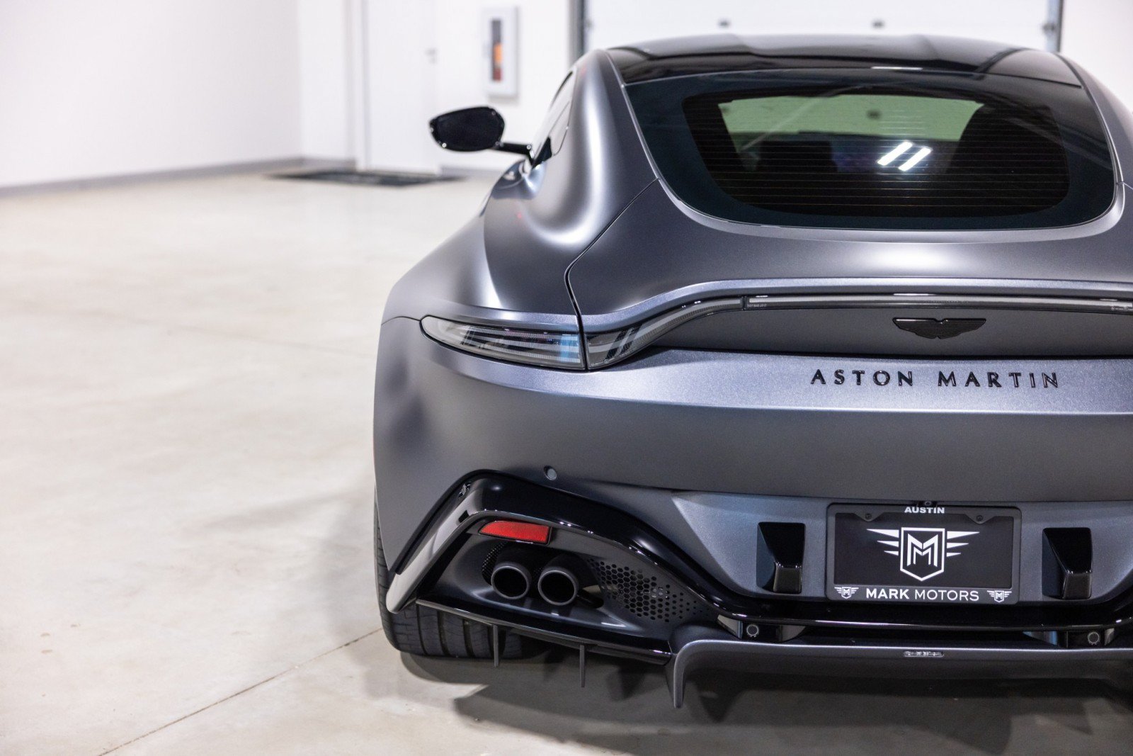 Used 2022 Aston Martin V8 Vantage Coupe RWD image 14