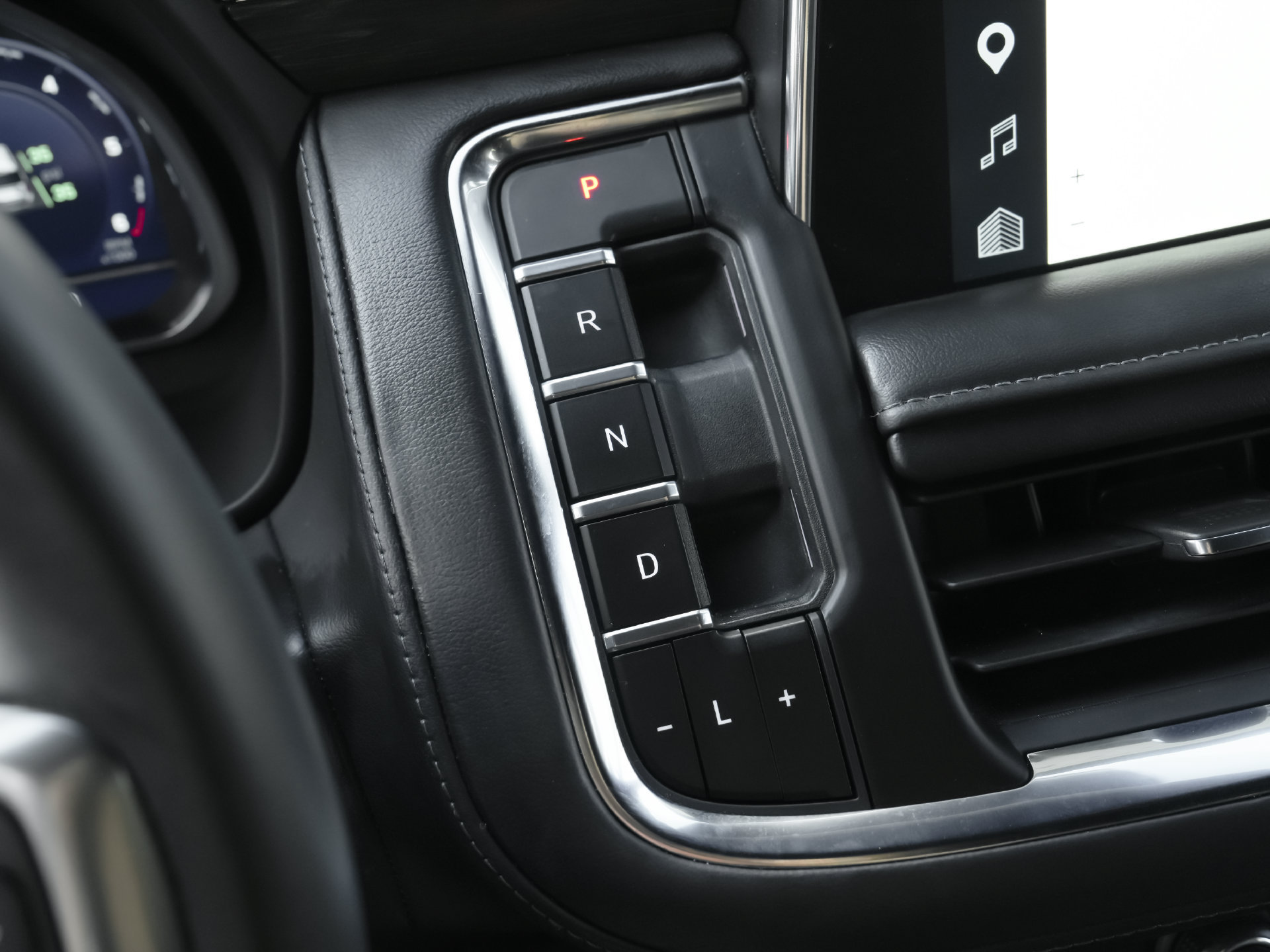 Used 2024 Chevrolet Suburban LT RWD image 17