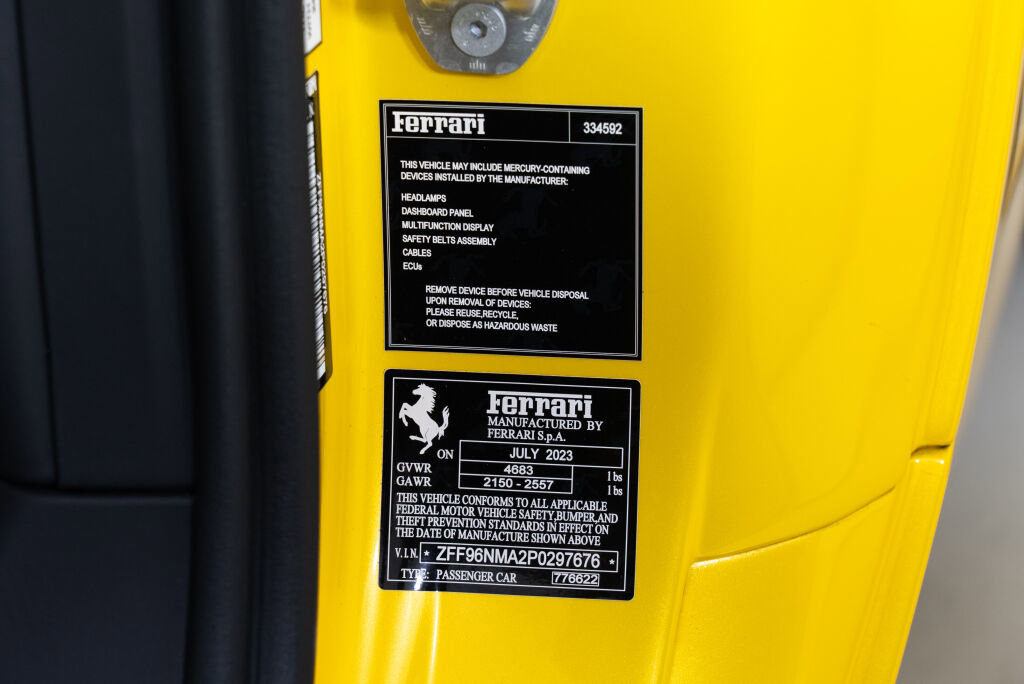 Used 2023 Ferrari SF90 Spider image 34